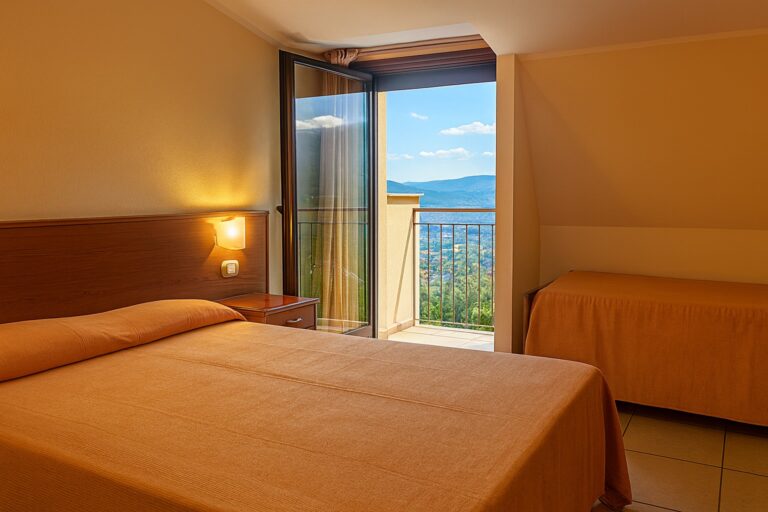 Hotel Sette e Mezzo e Ristorante La Taverna Lucana