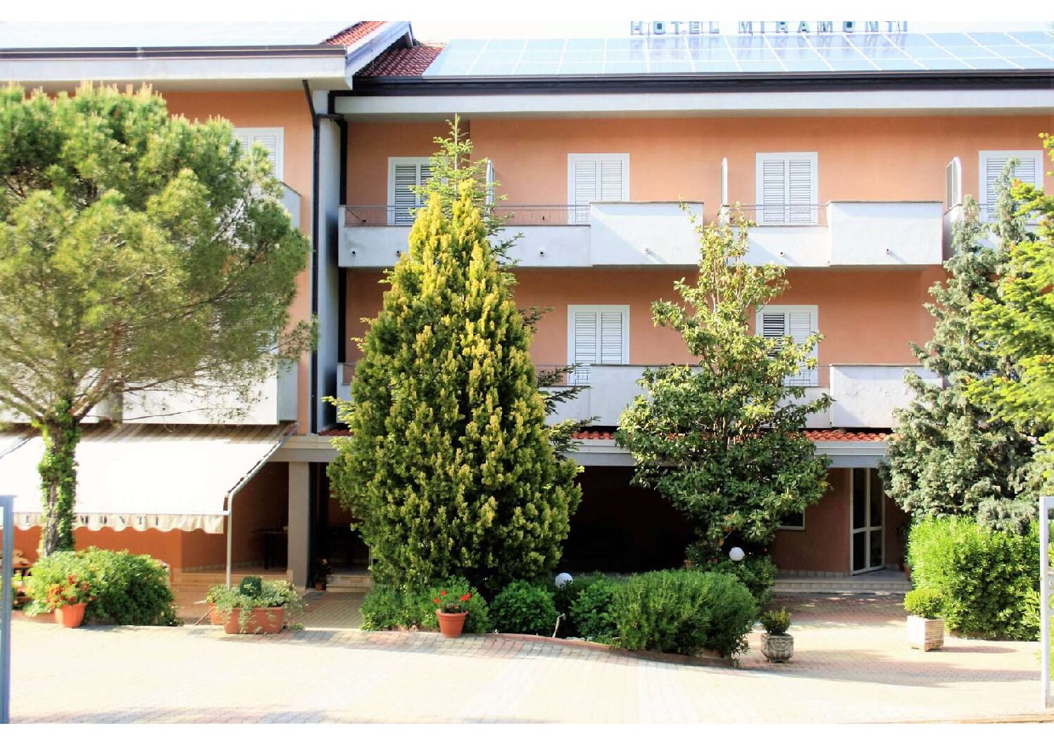 Hotel Ristorante Miramonti